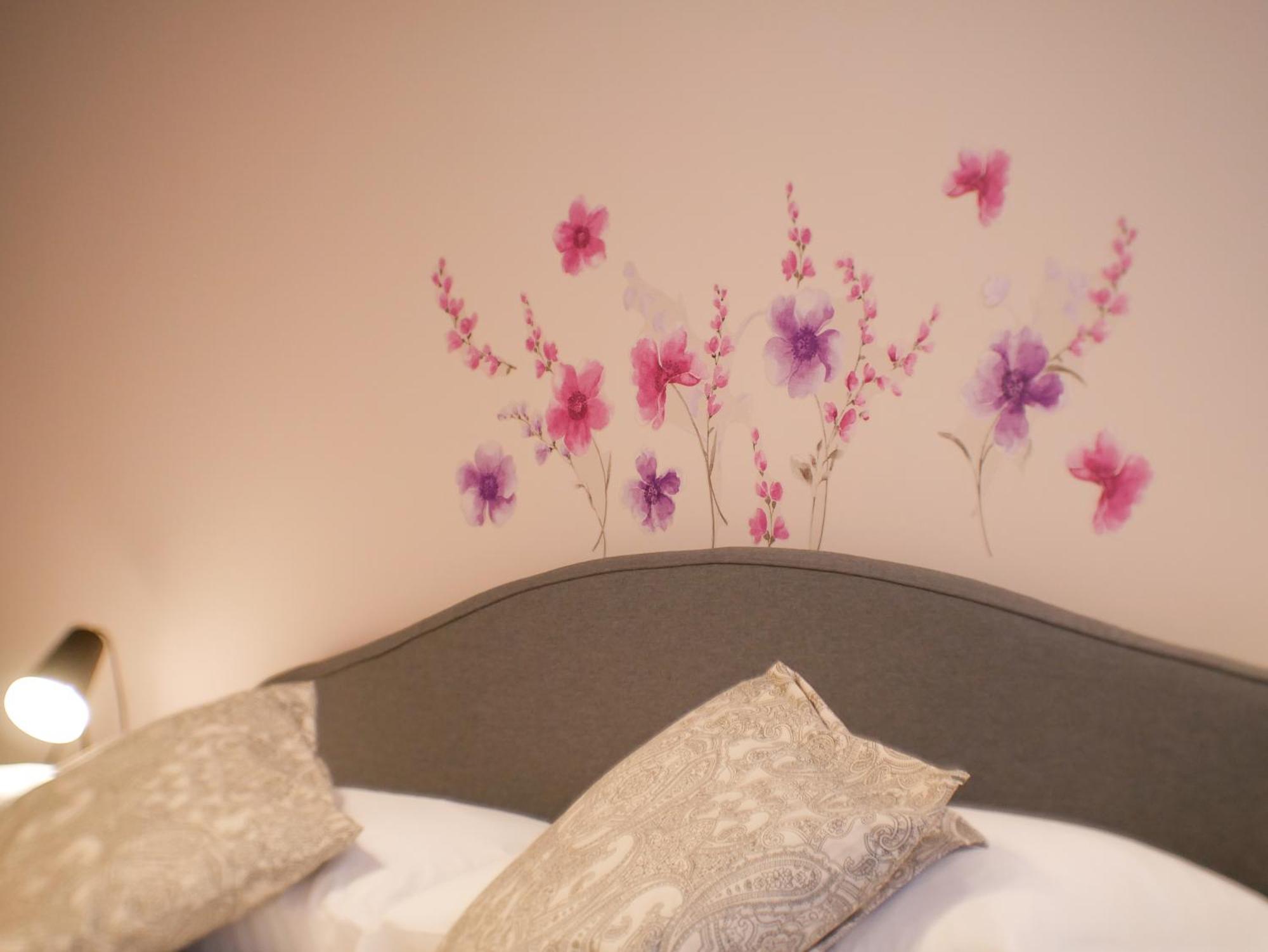 Chic Modern 2-Bedroom Near Metro Rome Bagian luar foto