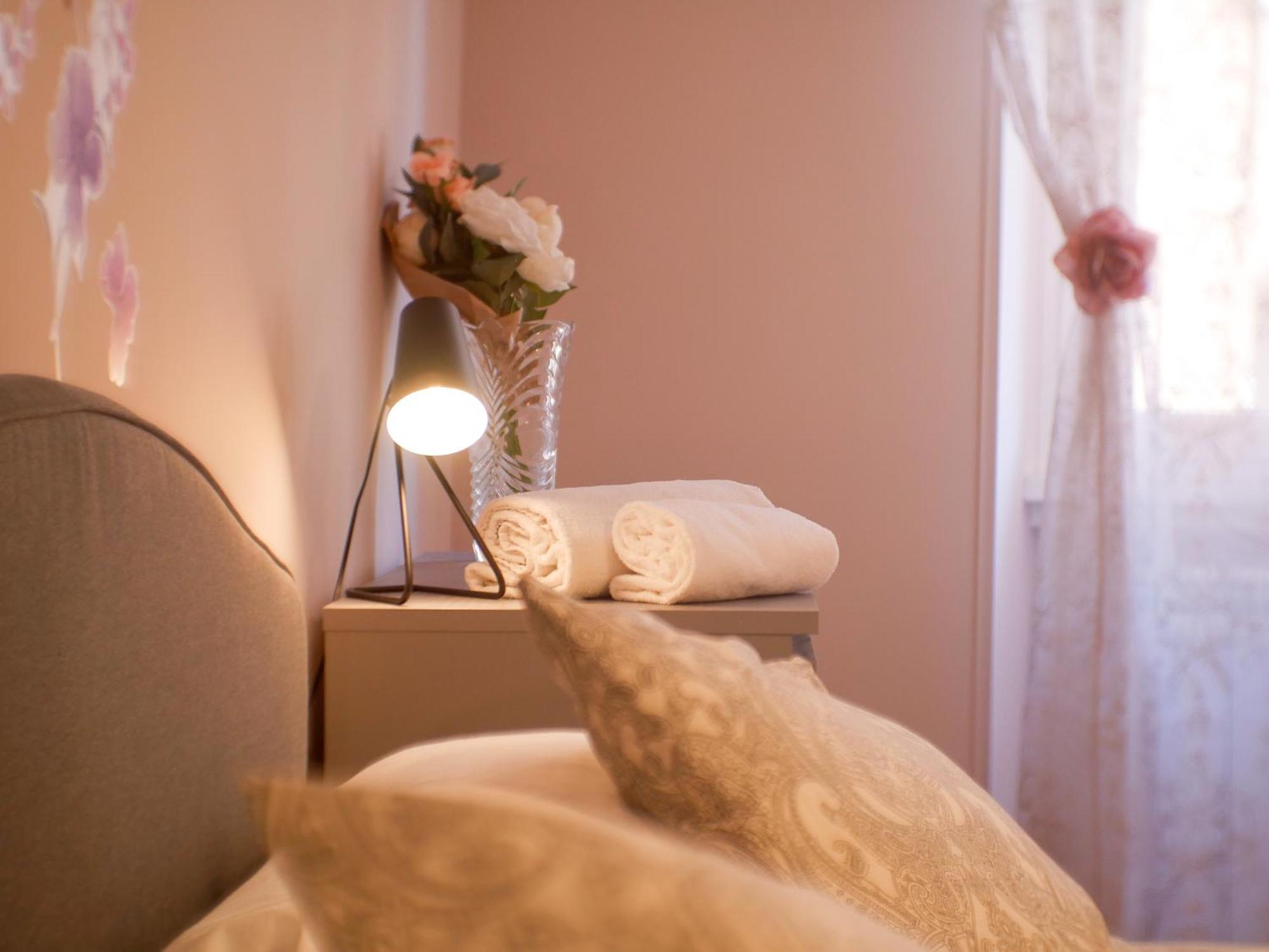 Chic Modern 2-Bedroom Near Metro Rome Bagian luar foto